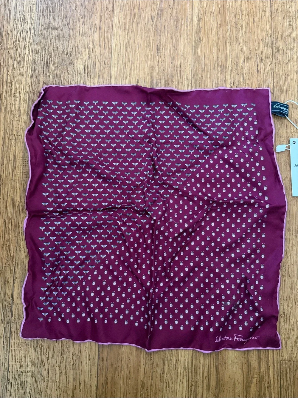 NEW Salvatore Ferragamo Silk Print Pocket Square HANDKERCHIEF ANIMAL BEE scarf x